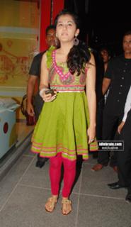 Taapsee Pannu feet photo thumbnail