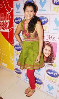Taapsee Pannu feet photo thumbnail