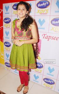 Taapsee Pannu feet photo thumbnail