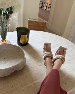 Rosie Huntington-Whiteley feet photo thumbnail