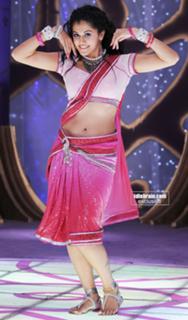 Taapsee Pannu feet photo thumbnail