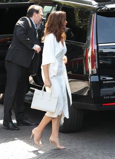 Cindy Crawford feet photo thumbnail