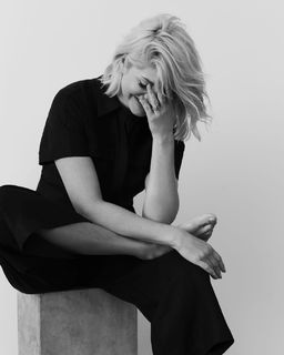 Holly Willoughby feet photo thumbnail