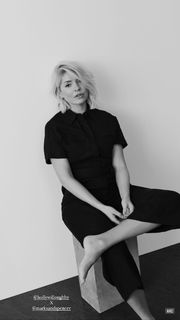 Holly Willoughby feet photo thumbnail