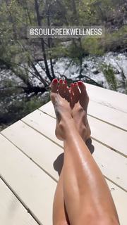 Brooke Burke feet photo thumbnail