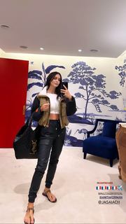 Zaira Nara feet photo thumbnail