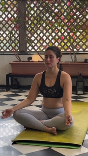 Kareena Kapoor feet photo thumbnail