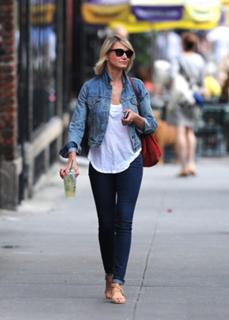 Cameron Diaz feet photo thumbnail