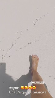 Caterina Balivo feet photo thumbnail