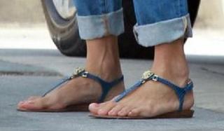 Alessandra Ambrosio feet photo thumbnail