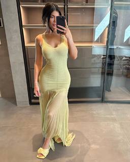 Kylie Jenner feet photo thumbnail