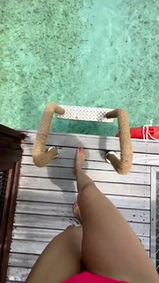 Justine Ezarik feet photo thumbnail