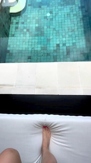Justine Ezarik feet photo thumbnail