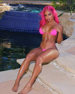 Qimmah Russo feet photo thumbnail