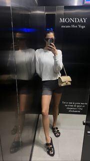 Iris Mittenaere feet photo thumbnail