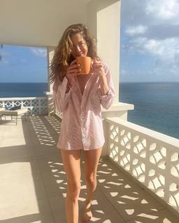 Michelle Monaghan feet photo thumbnail