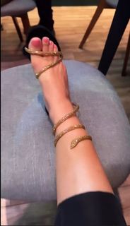 Claudia Lizaldi feet photo thumbnail