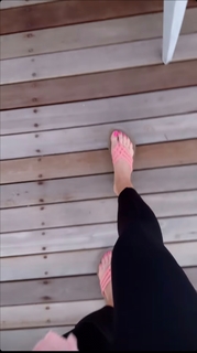 Justine Ezarik feet photo thumbnail