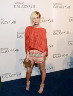 Ashlee Simpson feet photo thumbnail