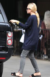 Ashley Olsen feet photo thumbnail