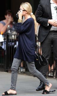 Ashley Olsen feet photo thumbnail
