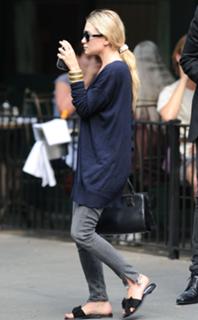 Ashley Olsen feet photo thumbnail