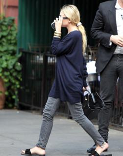 Ashley Olsen feet photo thumbnail