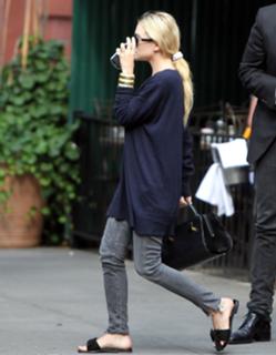 Ashley Olsen feet photo thumbnail