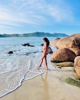 Alessandra Ambrosio feet photo thumbnail