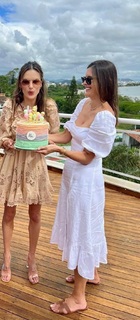 Alessandra Ambrosio feet photo thumbnail