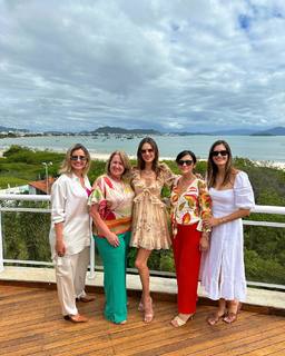 Alessandra Ambrosio feet photo thumbnail