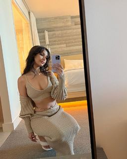 Alia Shelesh feet photo thumbnail