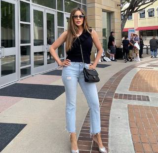 Sofía Vergara feet photo thumbnail