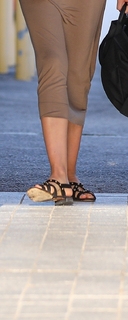 Gal Gadot feet photo thumbnail