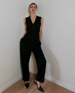 Alexandra Daddario feet photo thumbnail