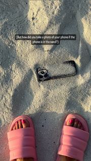 Justine Ezarik feet photo thumbnail