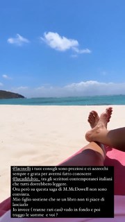 Caterina Balivo feet photo thumbnail