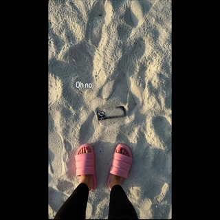 Justine Ezarik feet photo thumbnail