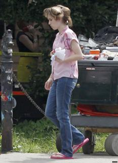 Emma Roberts feet photo thumbnail