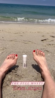 Naomi Watts feet photo thumbnail