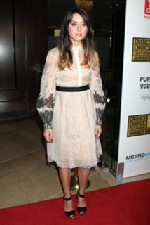 Aubrey Plaza feet photo thumbnail