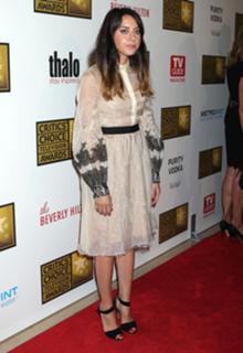 Aubrey Plaza feet photo thumbnail