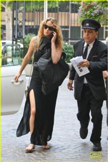 Jennifer Lawrence feet photo thumbnail