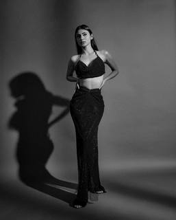 Mouni Roy feet photo thumbnail