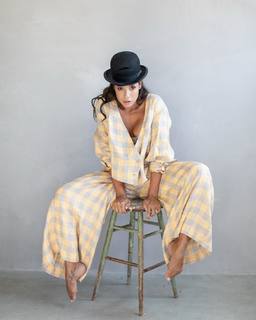 Dania Ramirez feet photo thumbnail