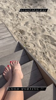 Naomi Watts feet photo thumbnail