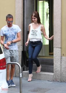 Lana Del Rey feet photo thumbnail