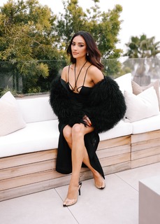 Shay Mitchell feet photo thumbnail