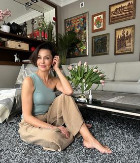Anna Popek feet photo thumbnail