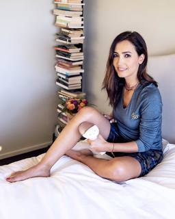 Caterina Balivo feet photo thumbnail